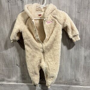 Levi's Cozy Cream Fleece Footie. Y1